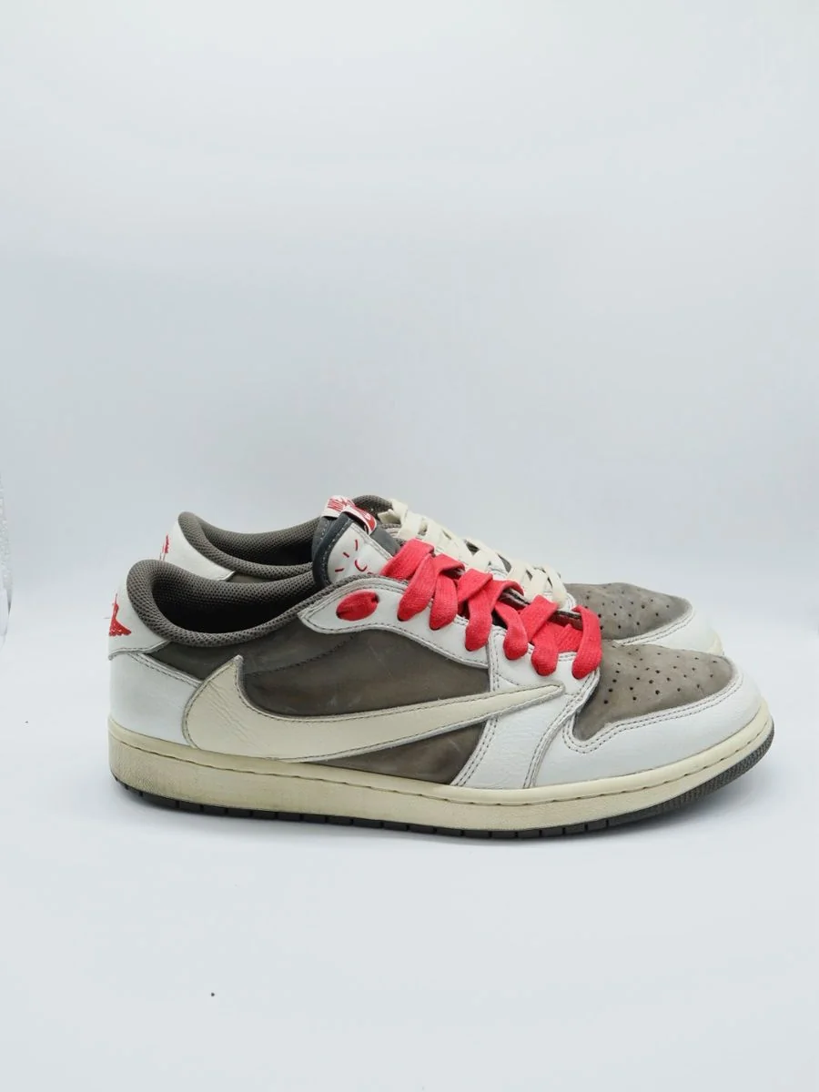 Jordan 1 Reverse Moca Travis Scott 