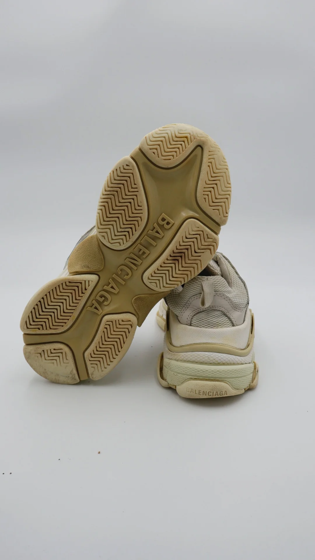 Balenciaga Triple S  - Imagen 4