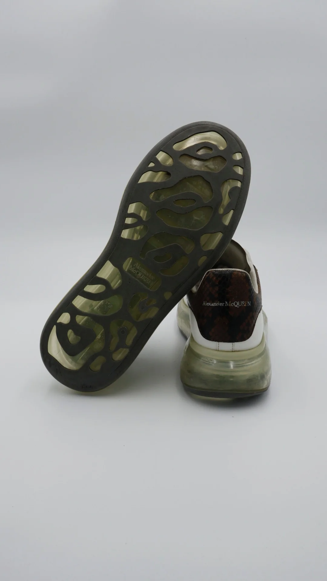 Alexander Mcqueen Valve Cocodrilo  - Imagen 3