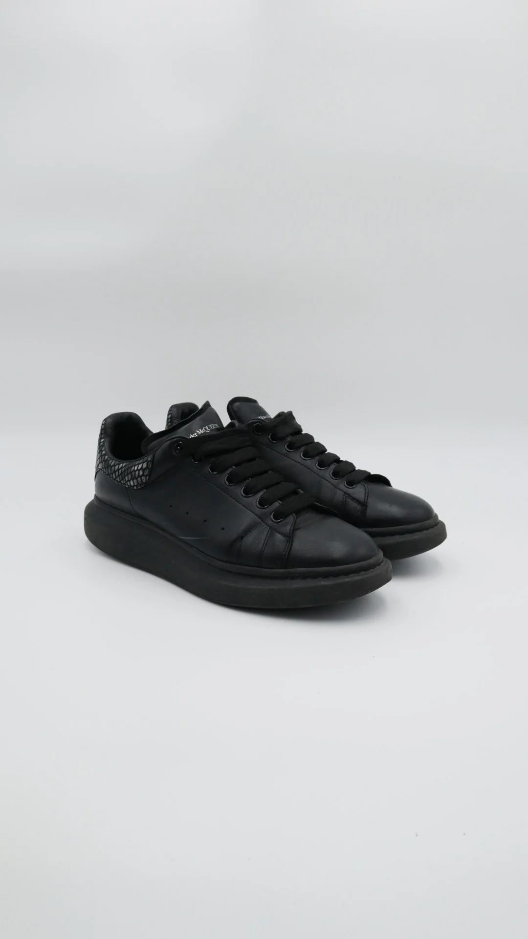 Alexander Mcqueen Triple Black  - Imagen 1