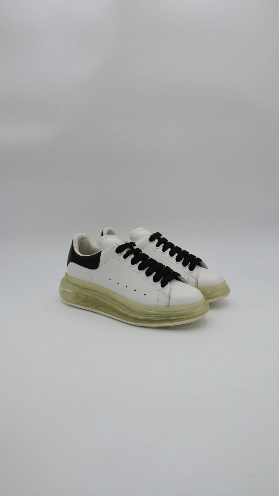 Alexander Mcqueen Black N White Valve  - Imagen 1