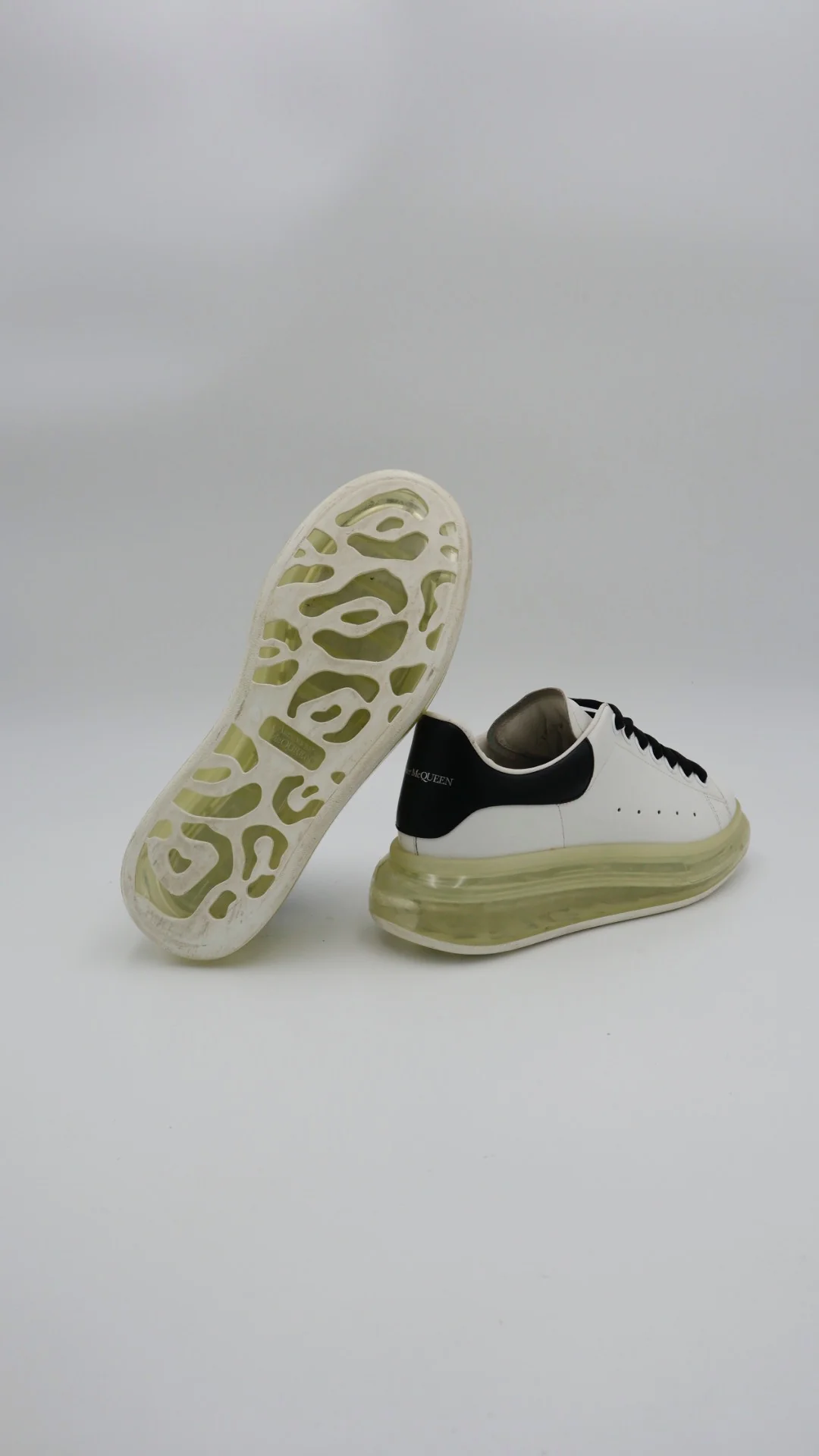 Alexander Mcqueen Black N White Valve  - Imagen 3