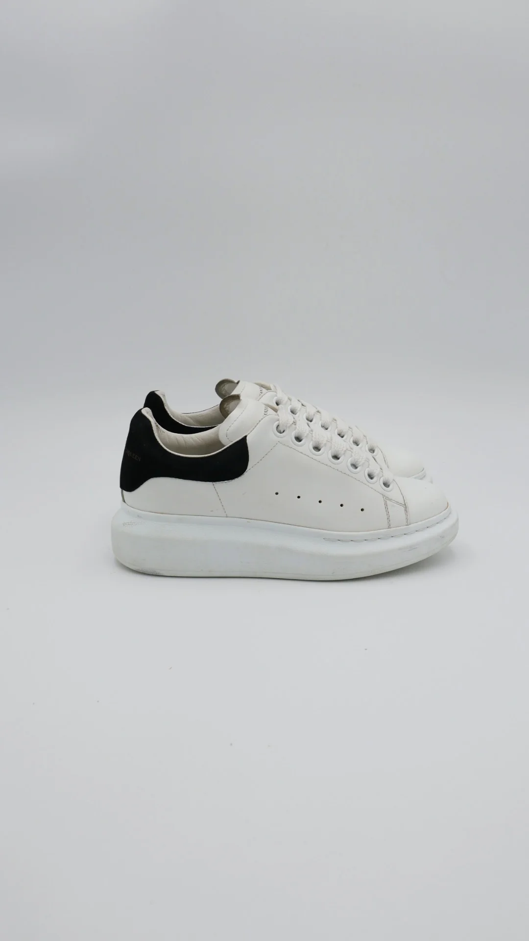 Alexander Mcqueen Clásico Gamuza 