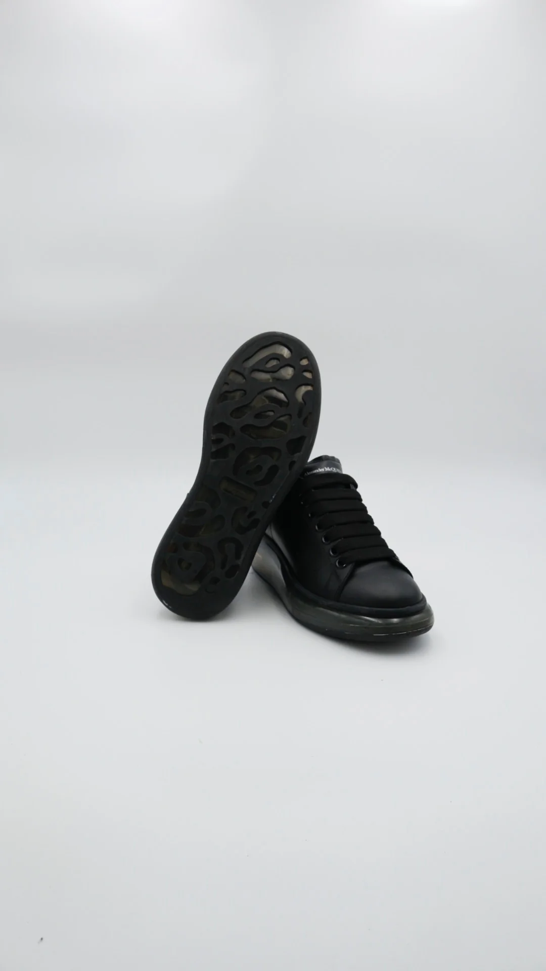 Alexander Mcqueen Triple Black  - Imagen 4