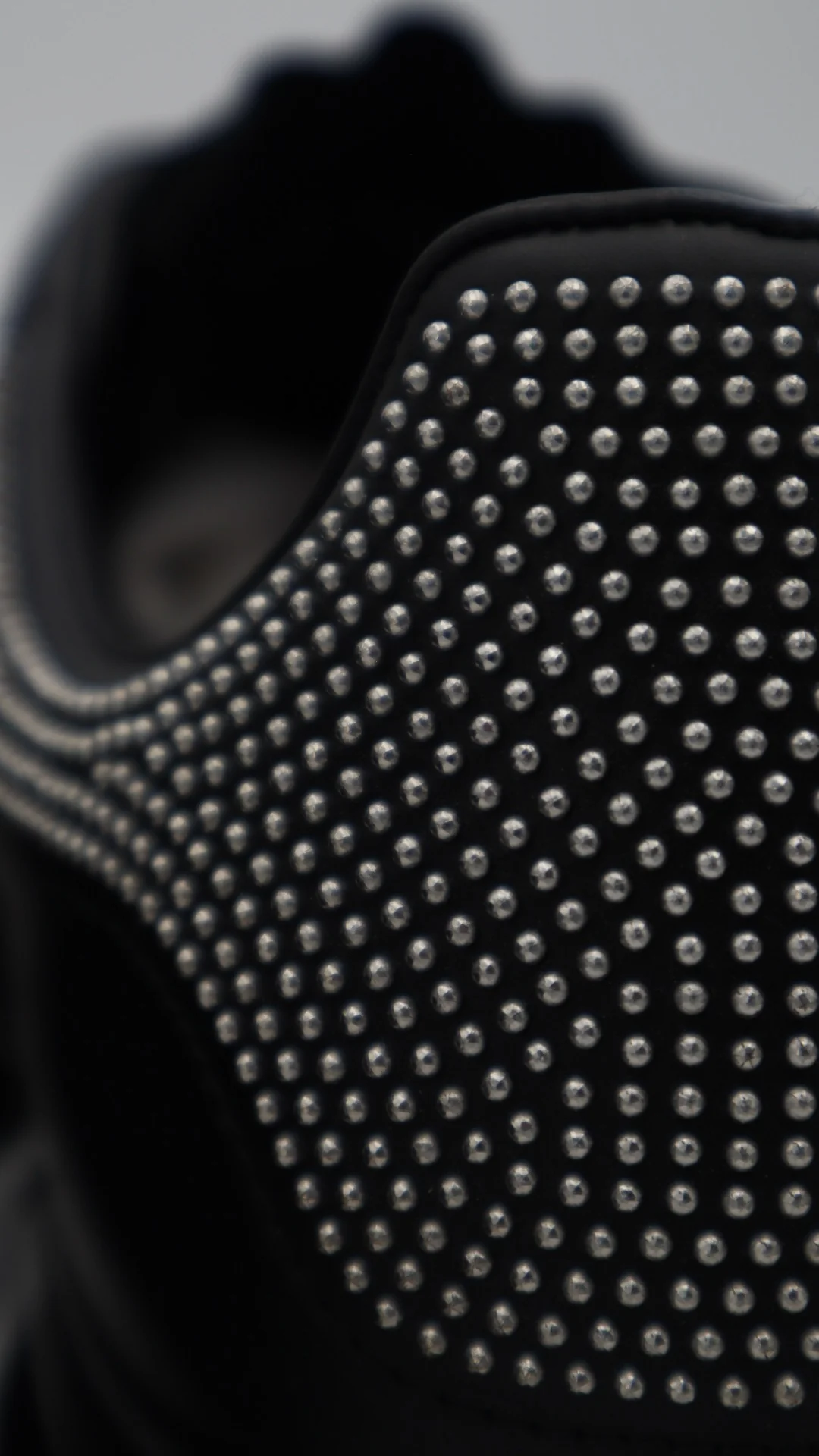 Alexander Mcqueen Black Valve - Imagen 3