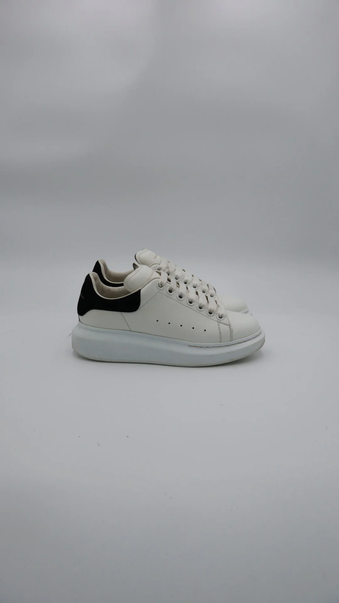 Mcqueen Clásico Gamuza 