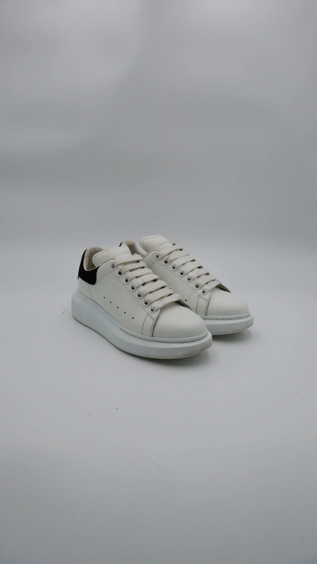 Mcqueen Clásico Gamuza  - Imagen 1