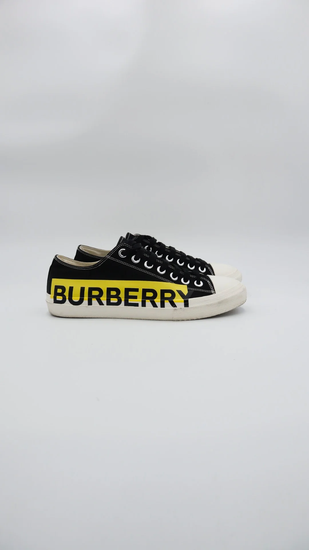 Burberry Low 