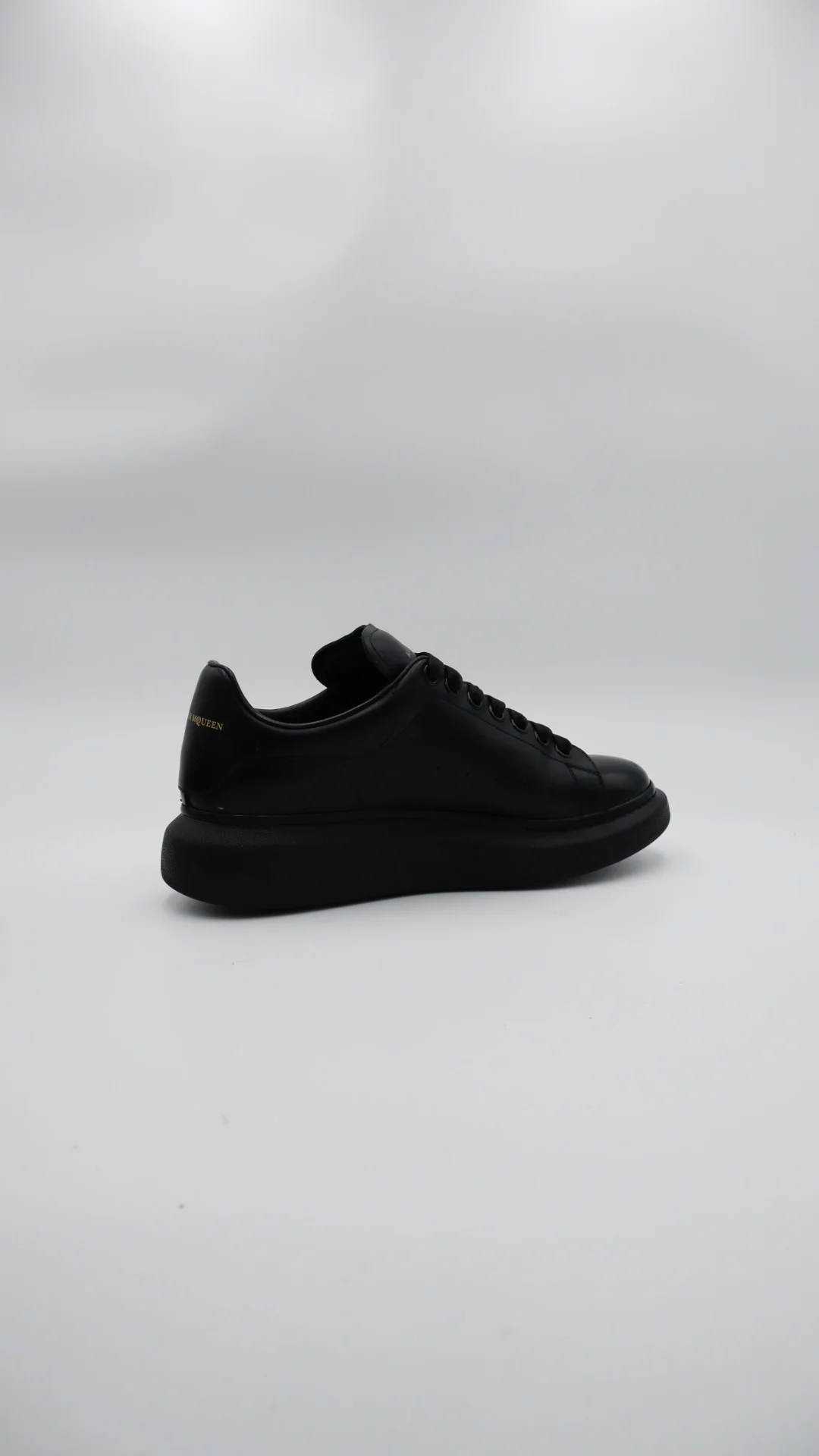 Mcqueen Triple Black  - Imagen 2