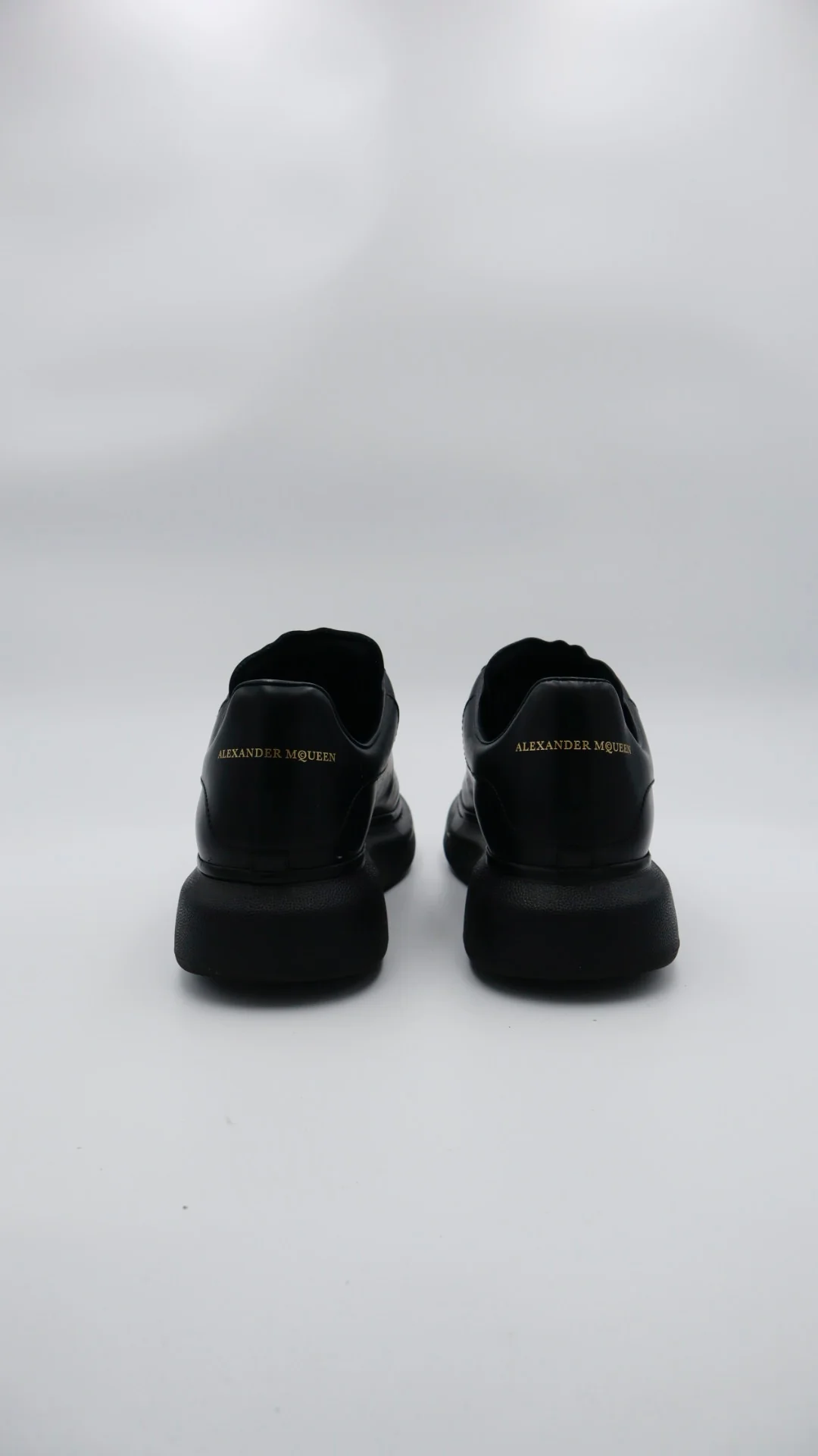 Mcqueen Triple Black  - Imagen 4