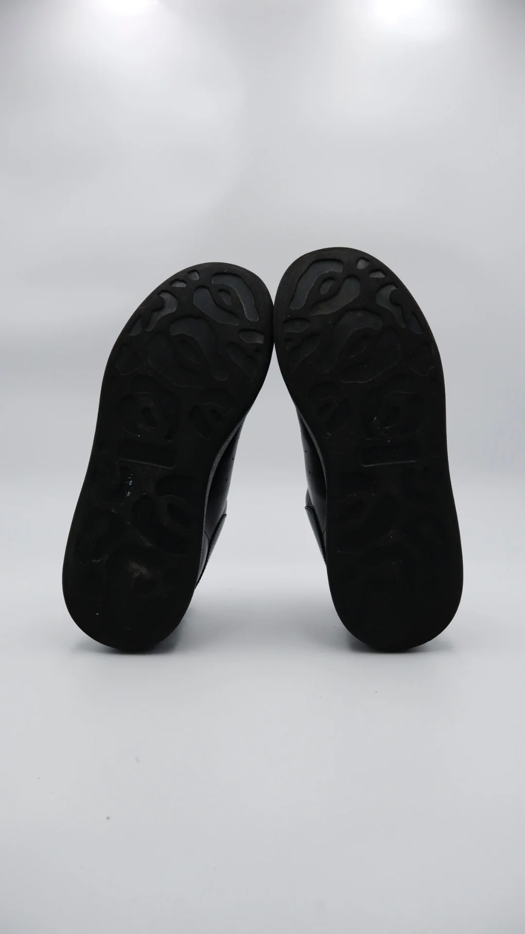 Mcqueen Triple Black  - Imagen 5