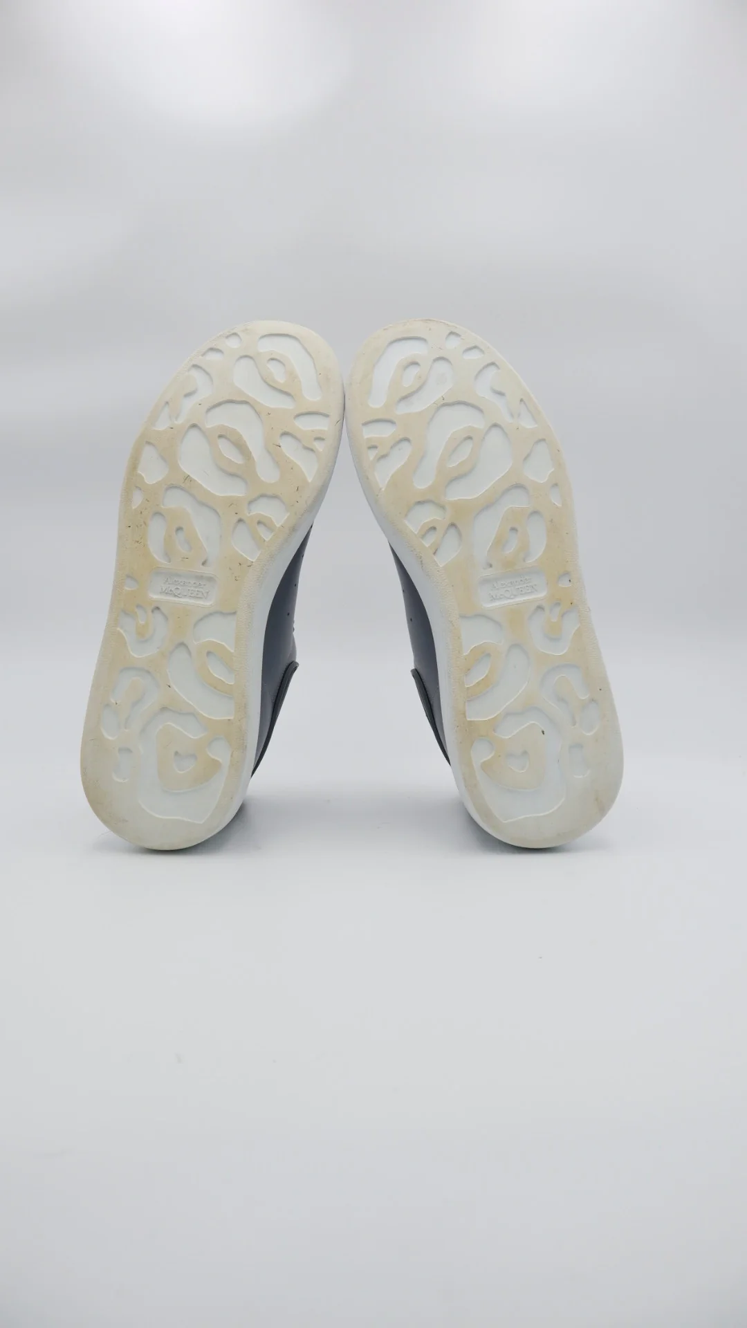 Mcqueen Grey White  - Imagen 5