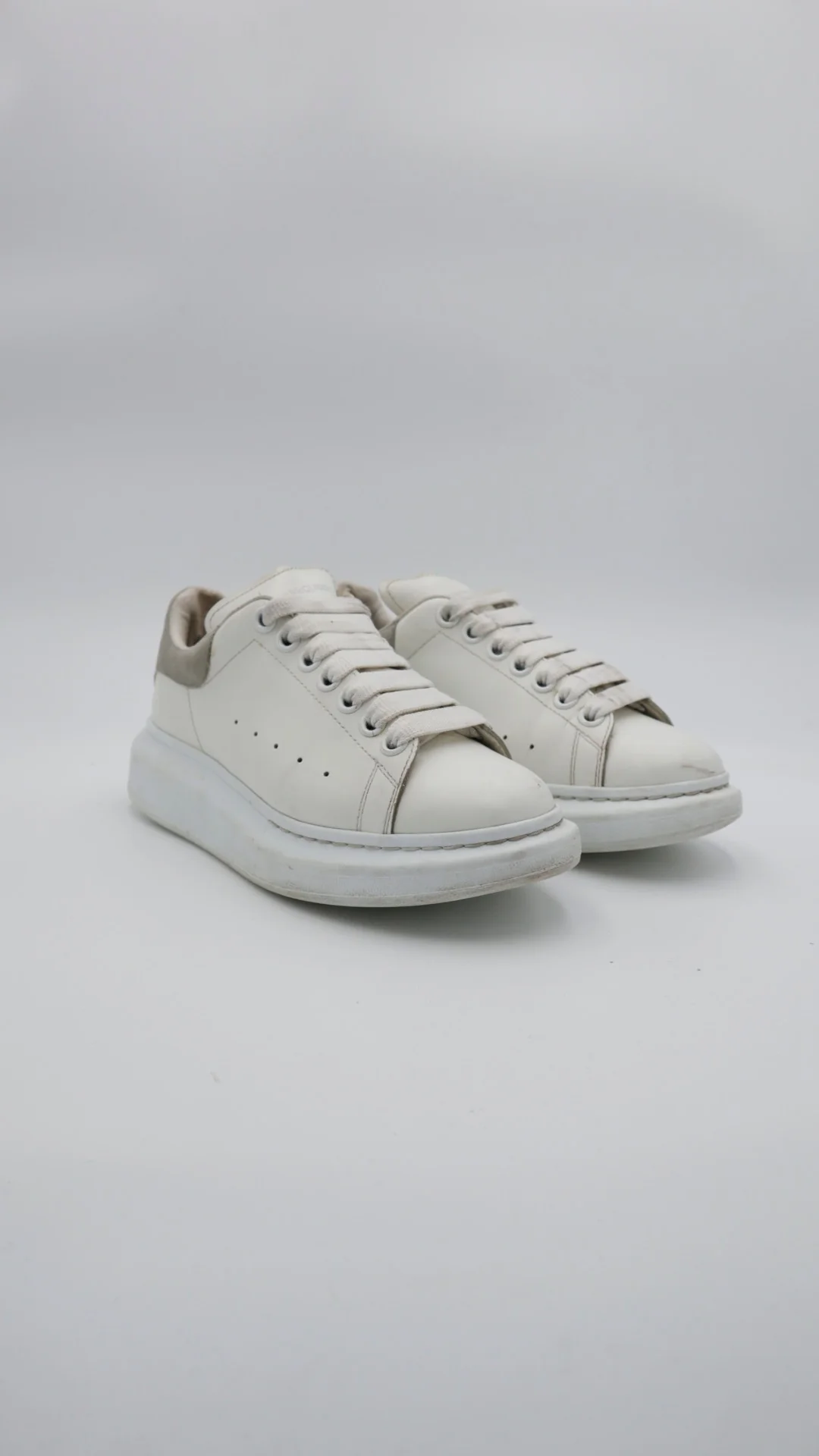 Mcqueen Grey Suede  - Imagen 1