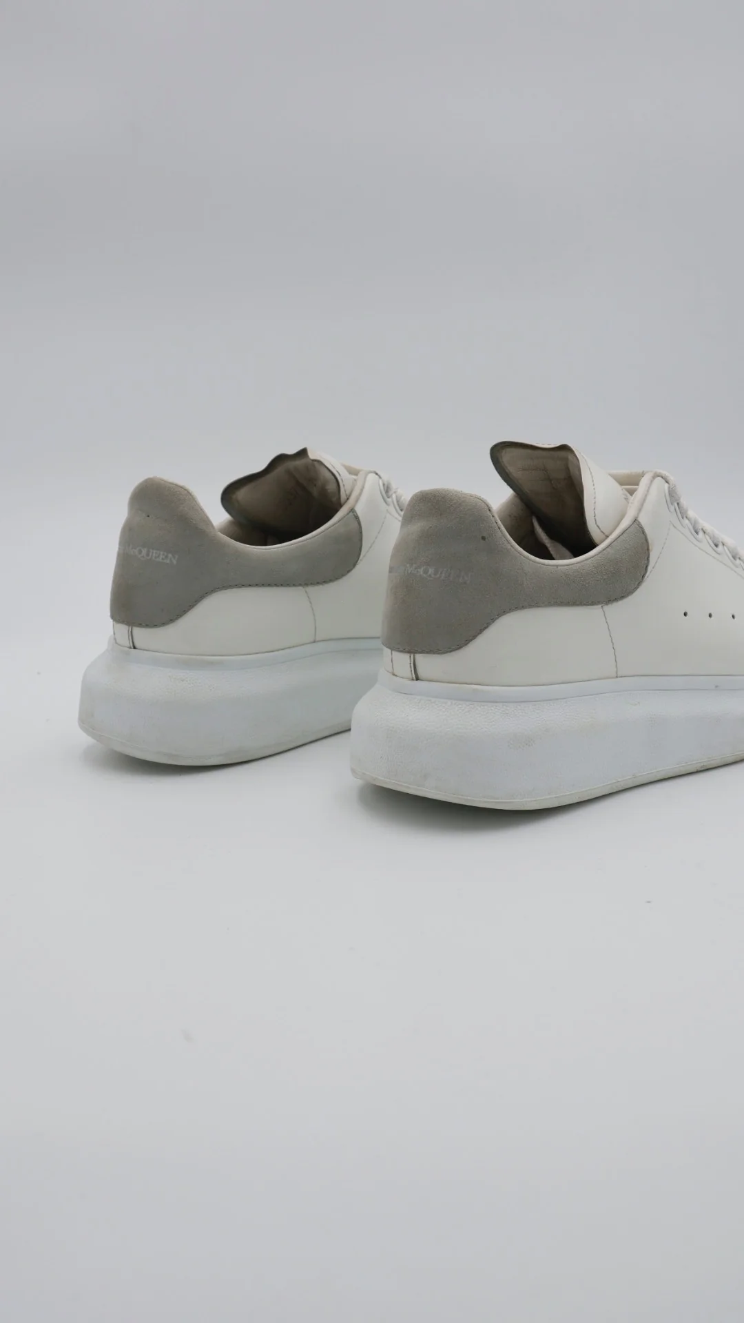Mcqueen Grey Suede  - Imagen 2