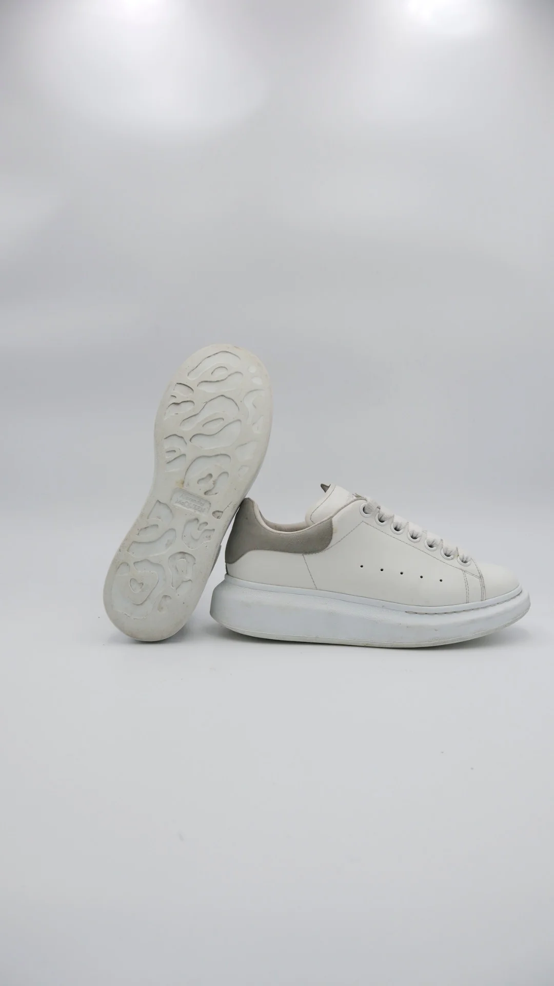 Mcqueen Grey Suede  - Imagen 4