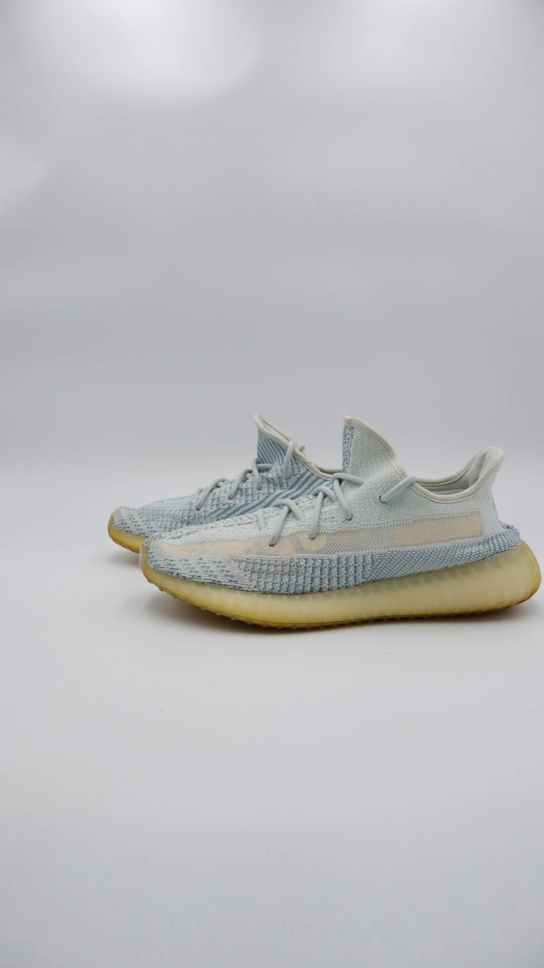 Yeezy 350 Cloud - Imagen 1