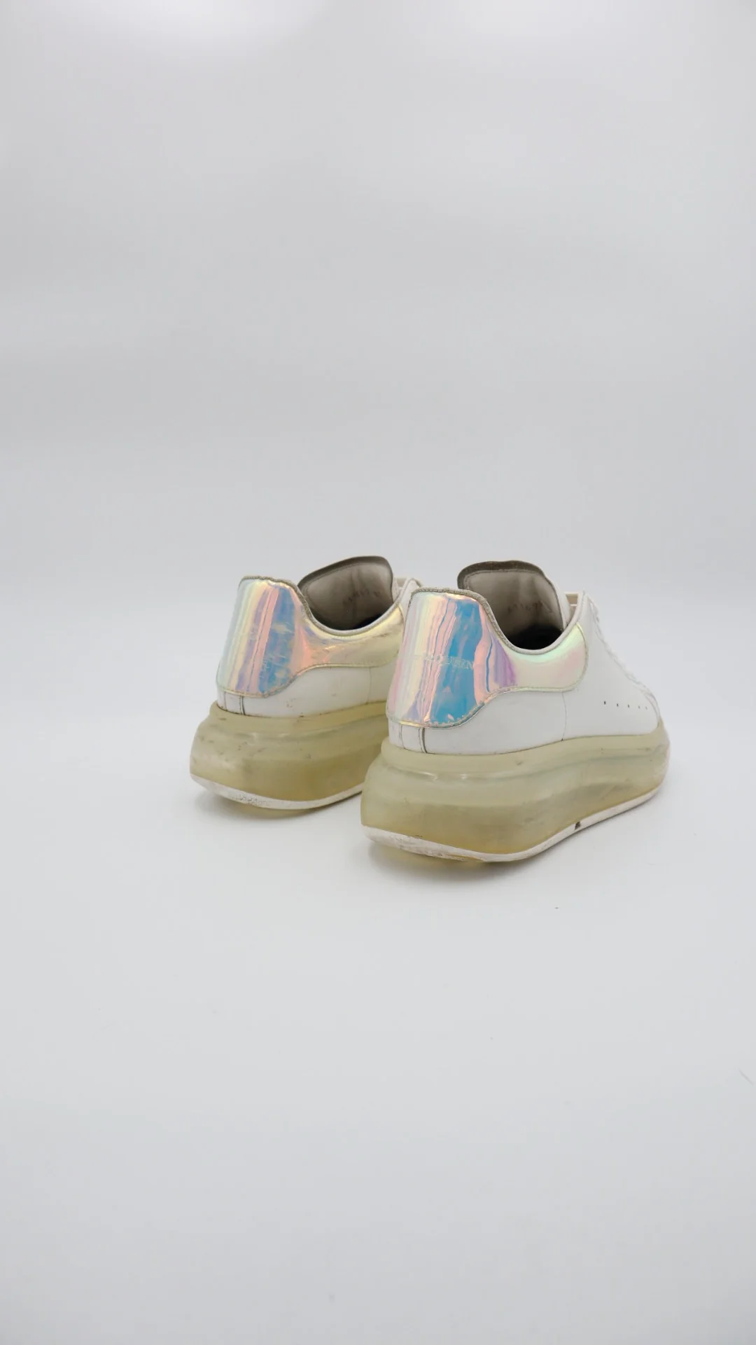 Mcqueen Valve Tornasol  - Imagen 2