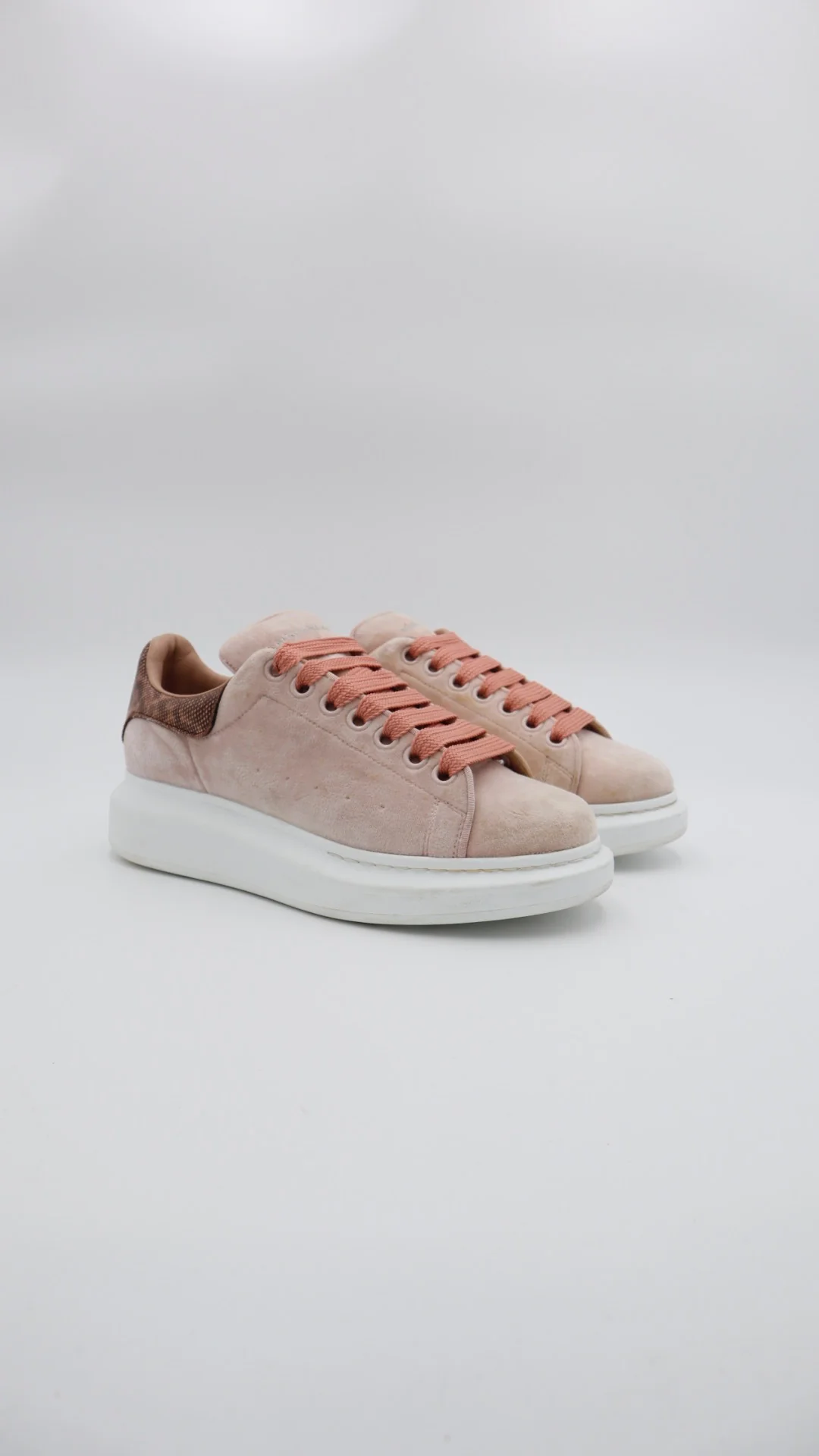 Mcqueen Pink Suede - Imagen 1