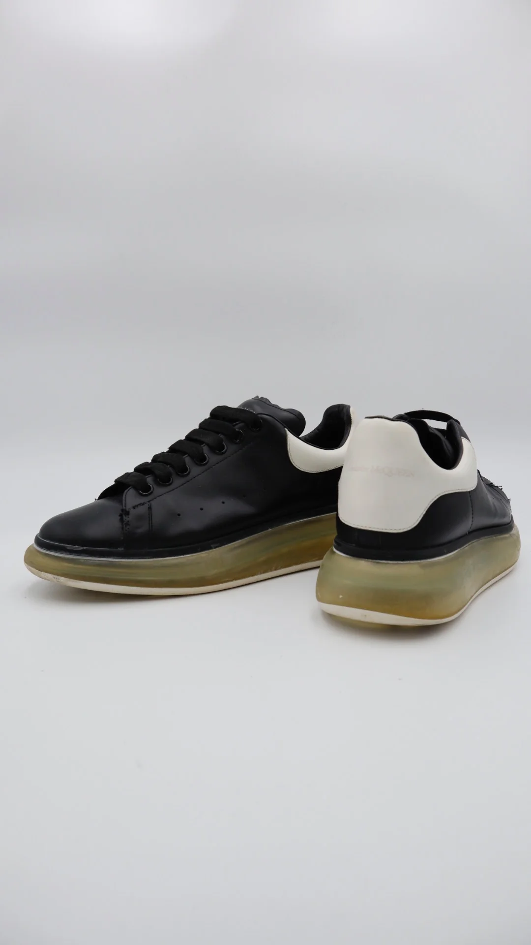 Mcqueen Black Valve - Imagen 3