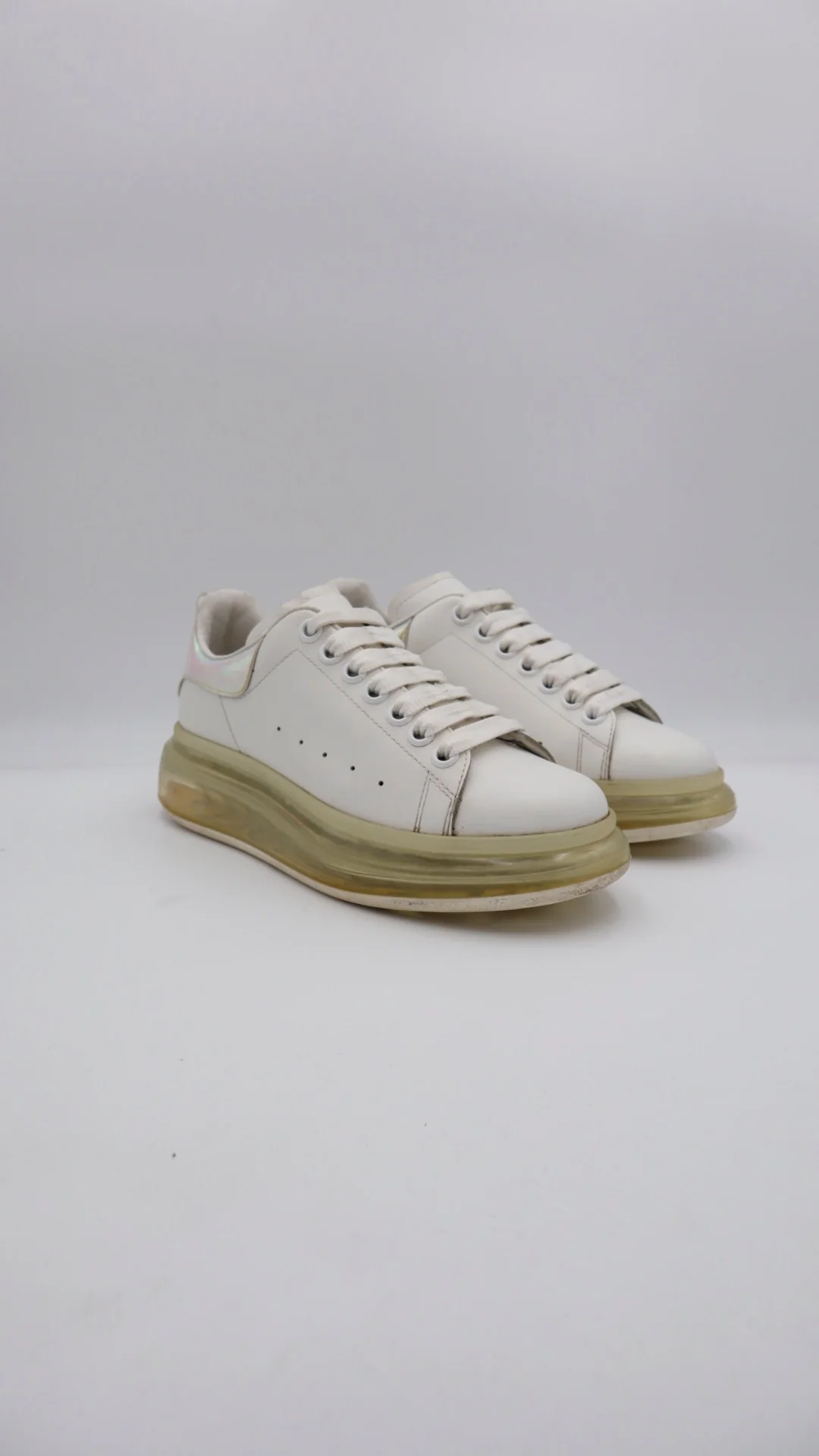 Mcqueen Valve Tornasol - Imagen 1