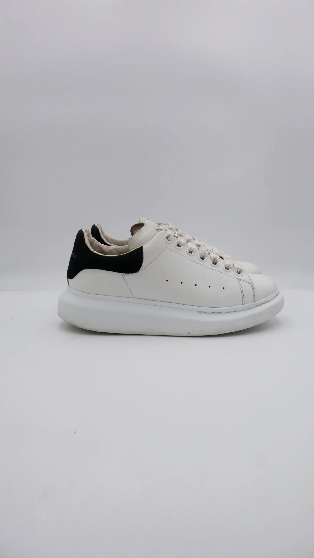 Mcqueen Clásico Gamuza