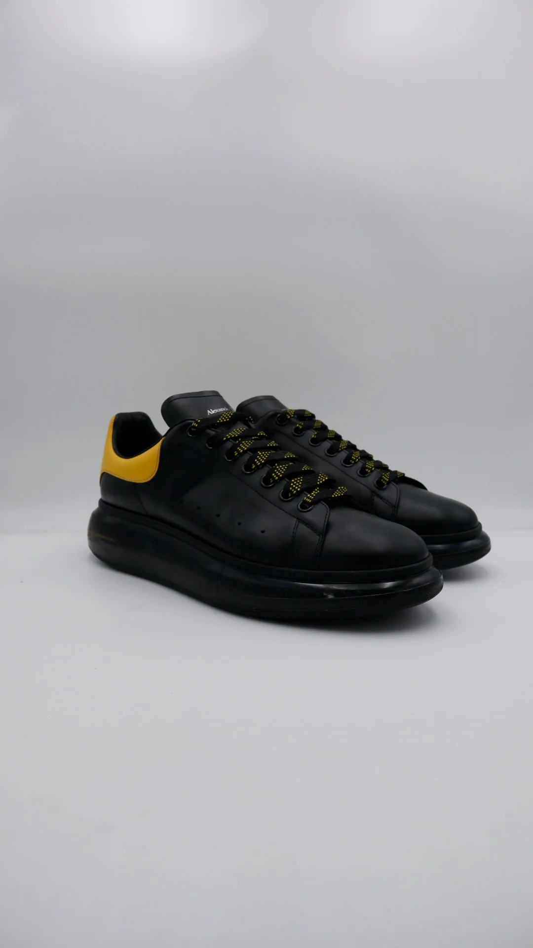 Mcqueen Black And Yellow - Imagen 1