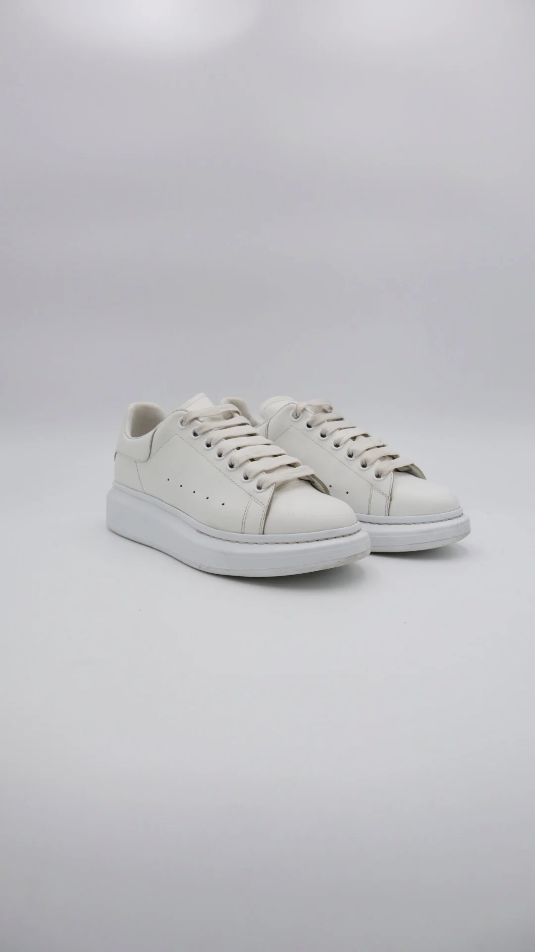 Mcqueen Triple White - Imagen 1