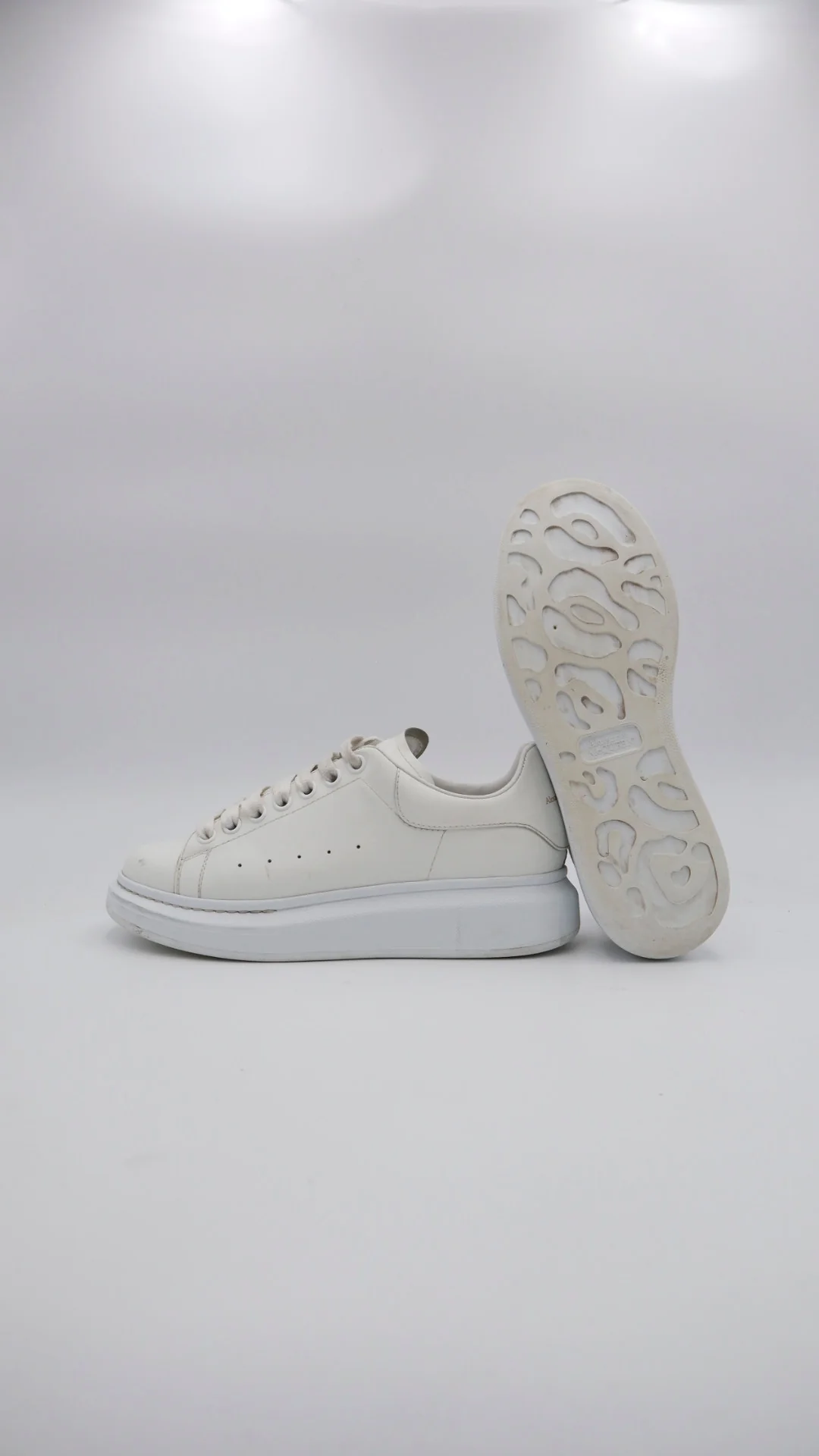 Mcqueen Triple White - Imagen 5