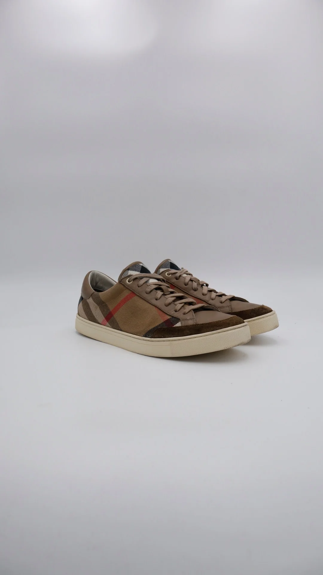 Burberry Low - Imagen 1