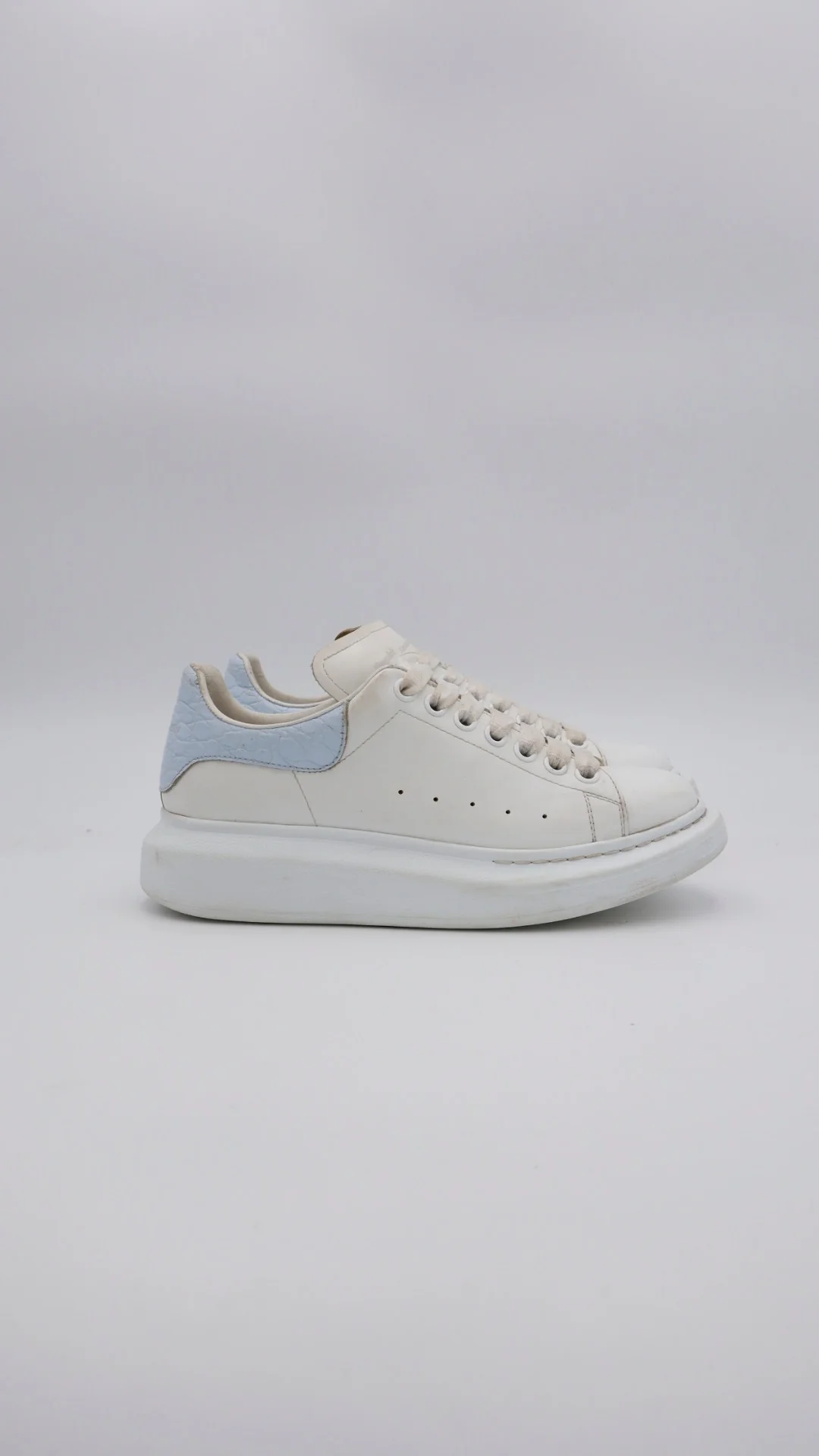Mcqueen White Light BLUE