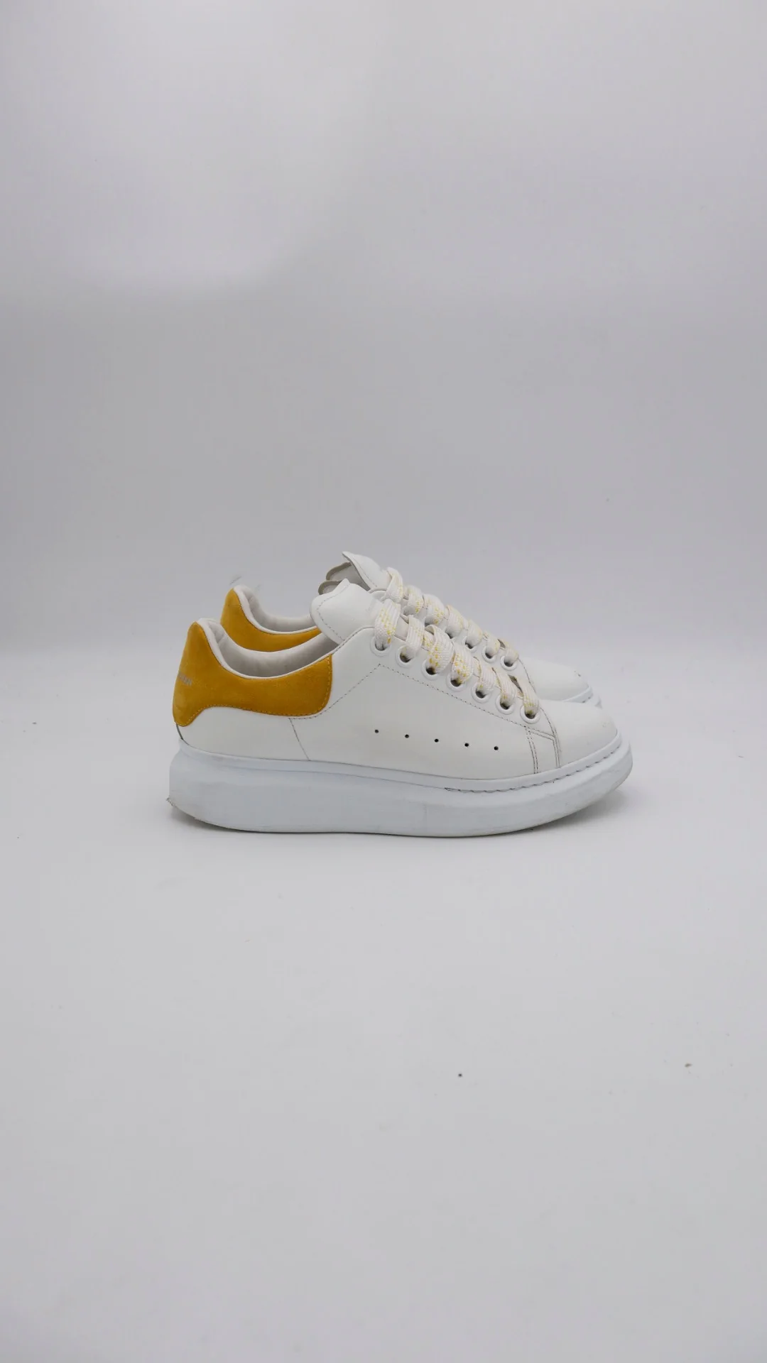 Mcqueen Gamuza