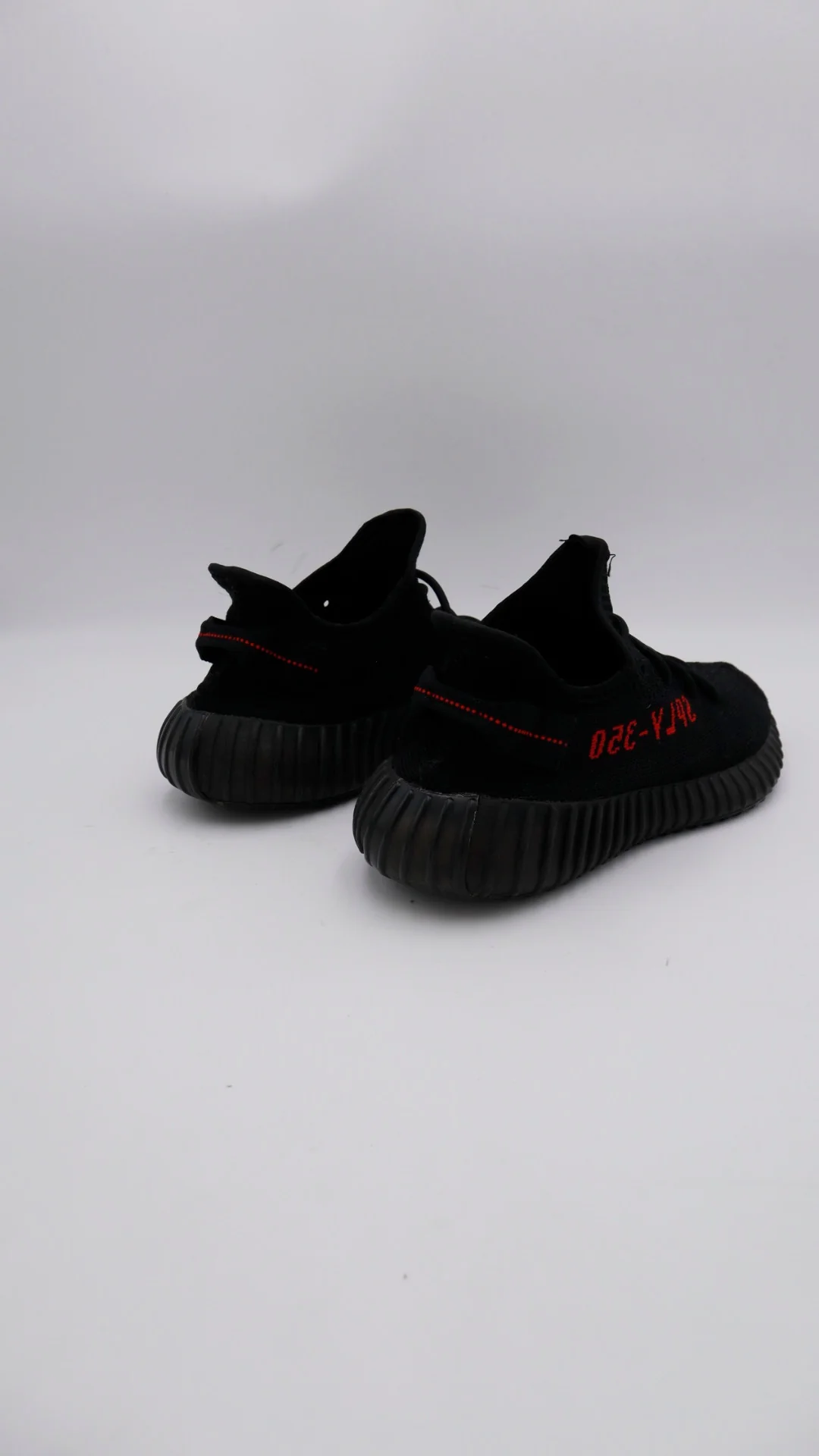 Yeezy 350 Bred - Imagen 2