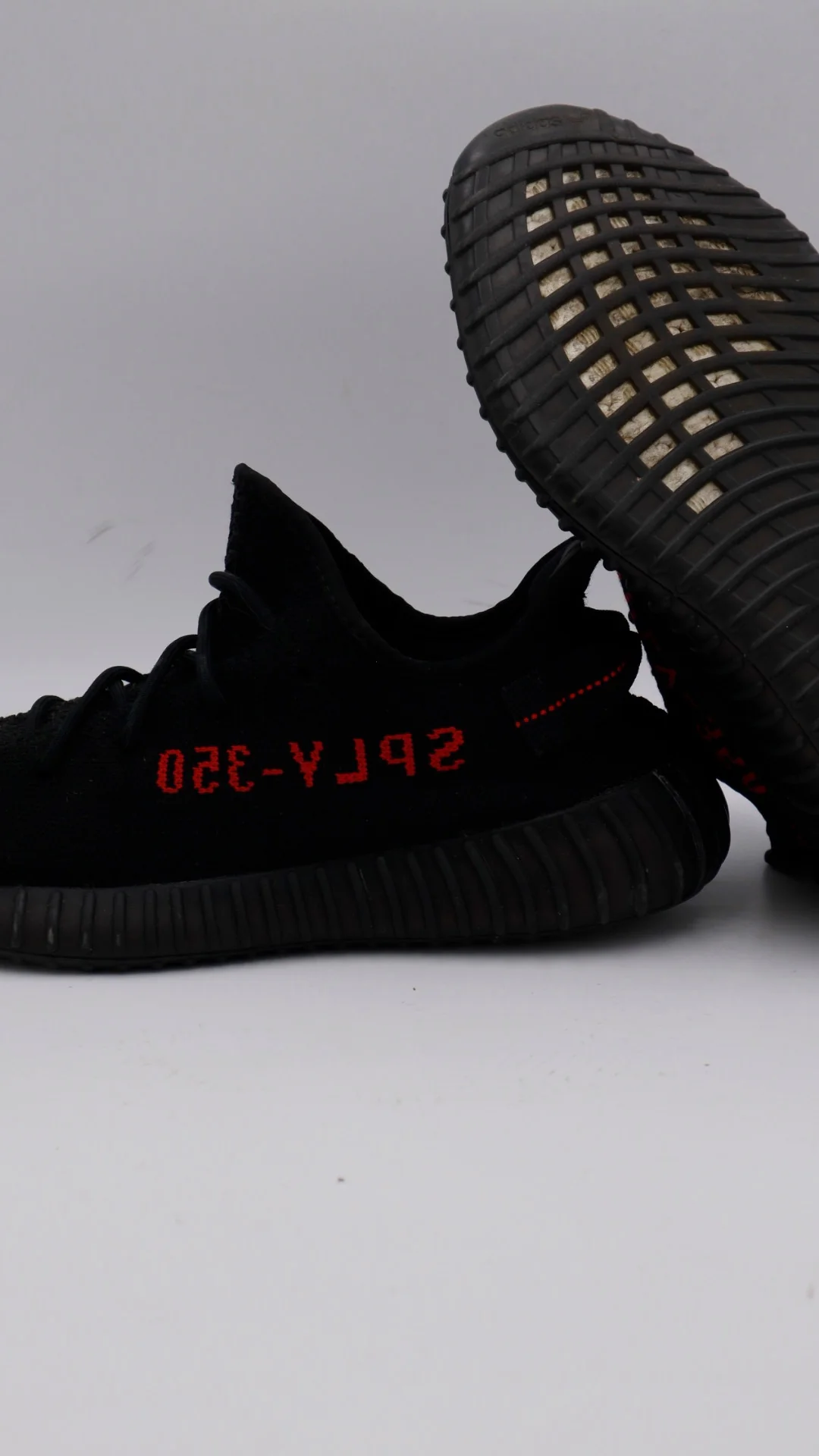 Yeezy 350 Bred - Imagen 4