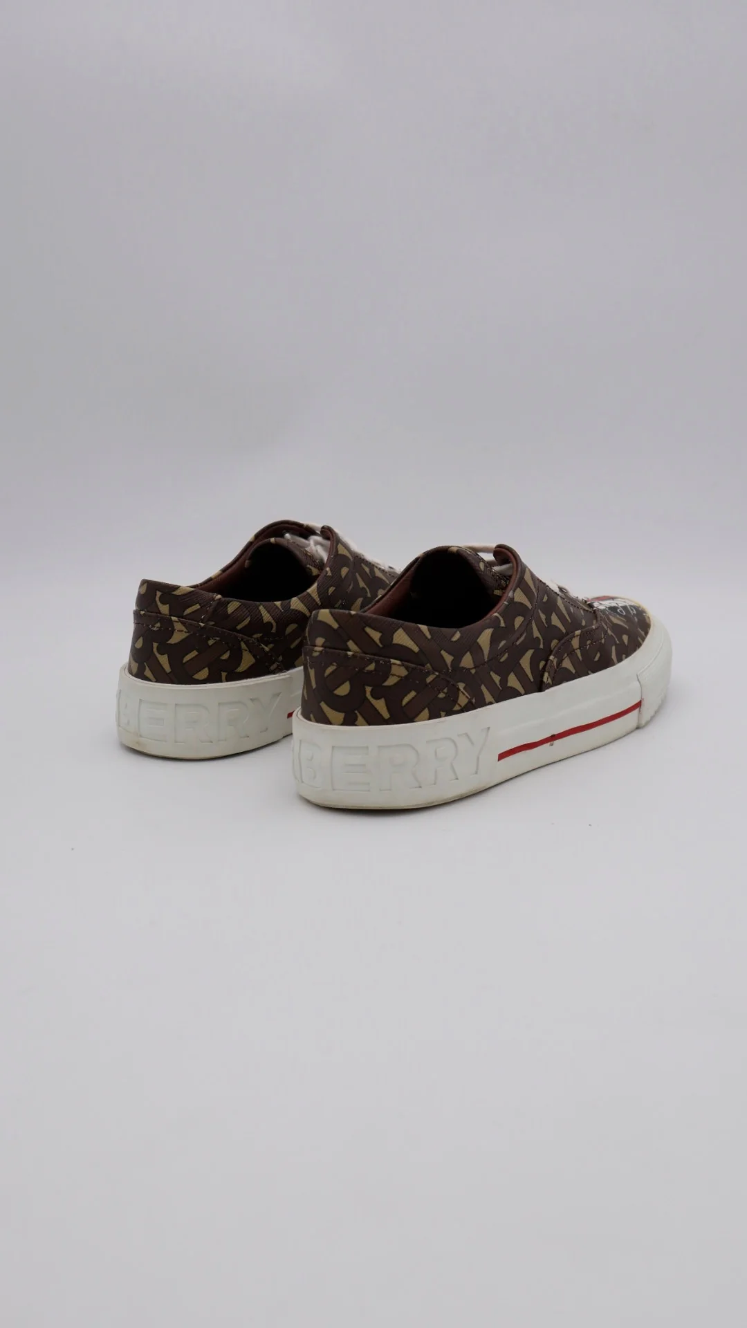 Burberry Low 5
