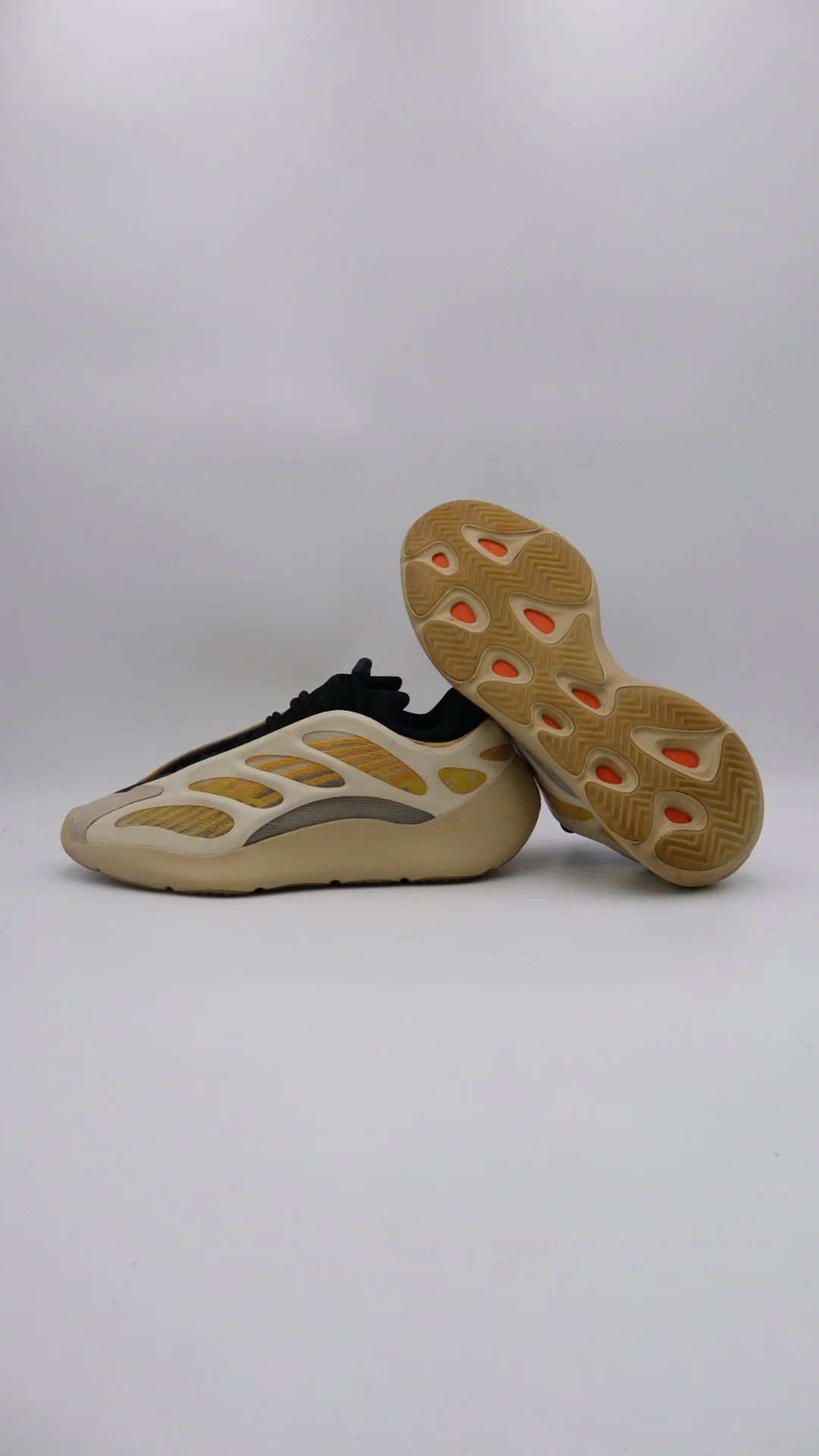 Yeezy 700 Saflower  5